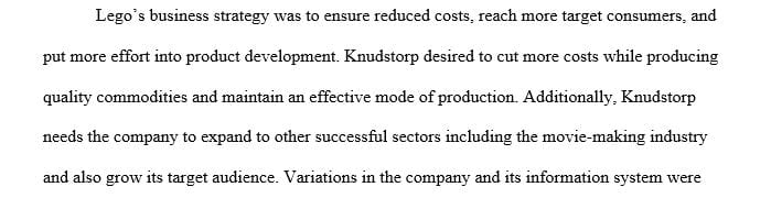 How did the information systems and the organization design changes implemented by Knudstorp align with the changes in business strategy