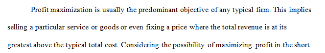 How is it possible for perfectly competitive firms to maximize profit in the short run versus in the long run